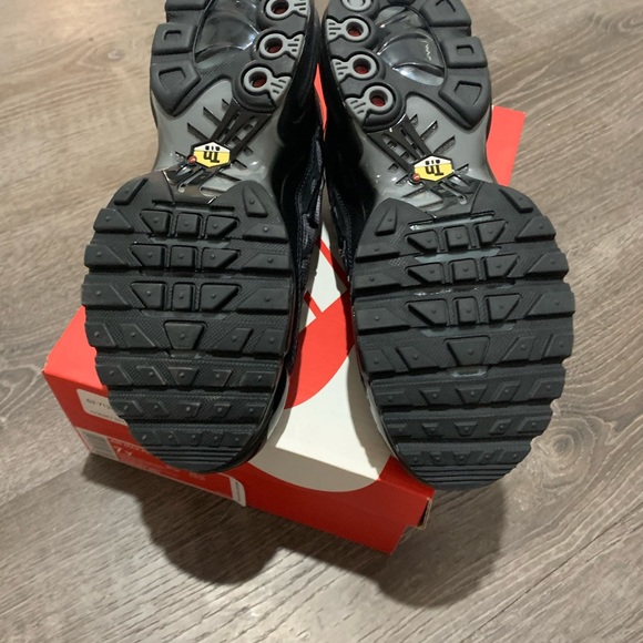 SHOES - Picture 2 of 9